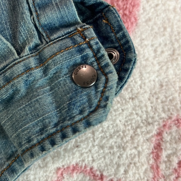 Guess Jeans Distressed Buttoned Top - Picture 6 of 13